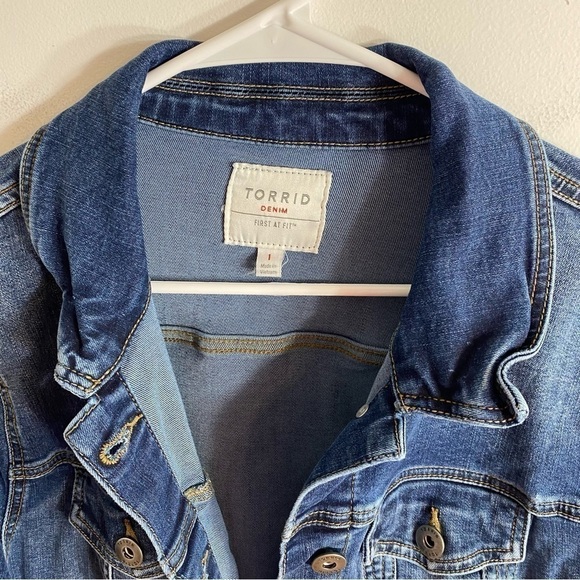 Torrid Denim Trucker Jacket Sz 2X Jean Coat Button Down Blue - Picture 2 of 7